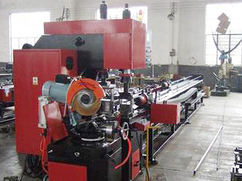 立柱自動(dòng)沖孔生產(chǎn)線